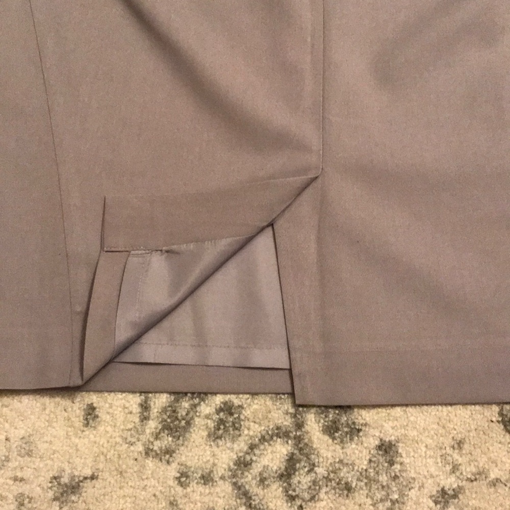 Ann Taylor Gray Skirt - Size 6! - Picture 6 of 8